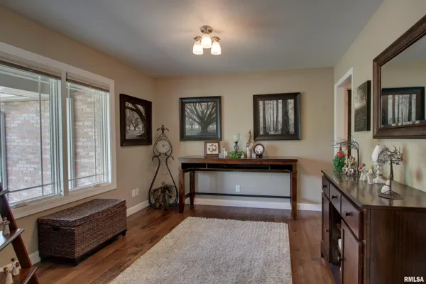 $479,000 | 2734 Parkwood Drive, Quincy, IL 62305