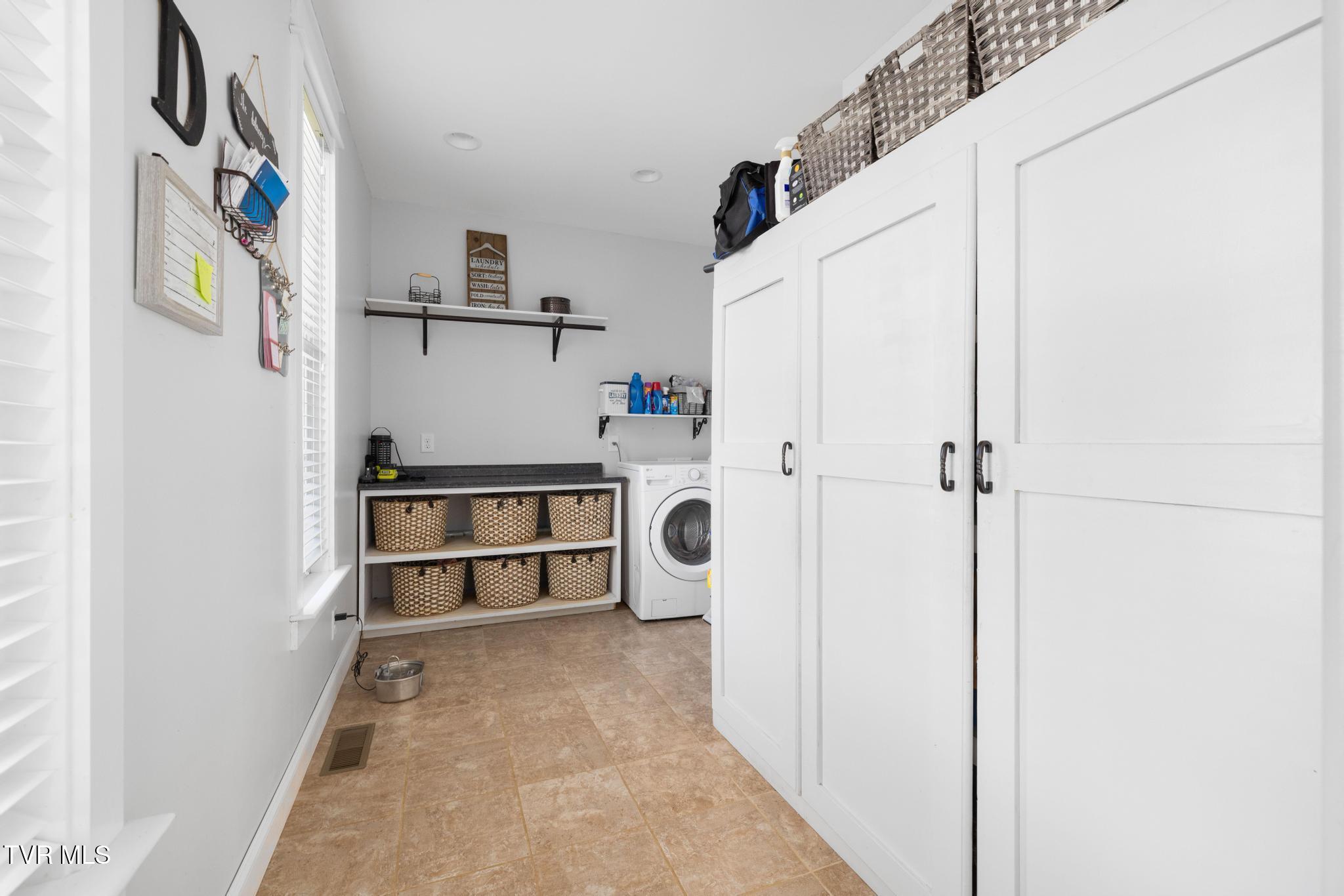 322 Arrowood Road Jonesborough, TN 37659 - Photo 23 of 58 Laundry room
