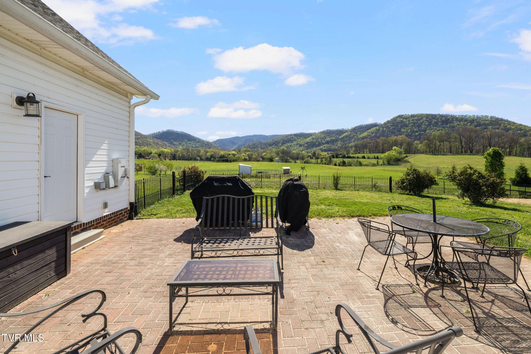 322 Arrowood Road Jonesborough, TN 37659 - Photo 33 of 58 Back patio