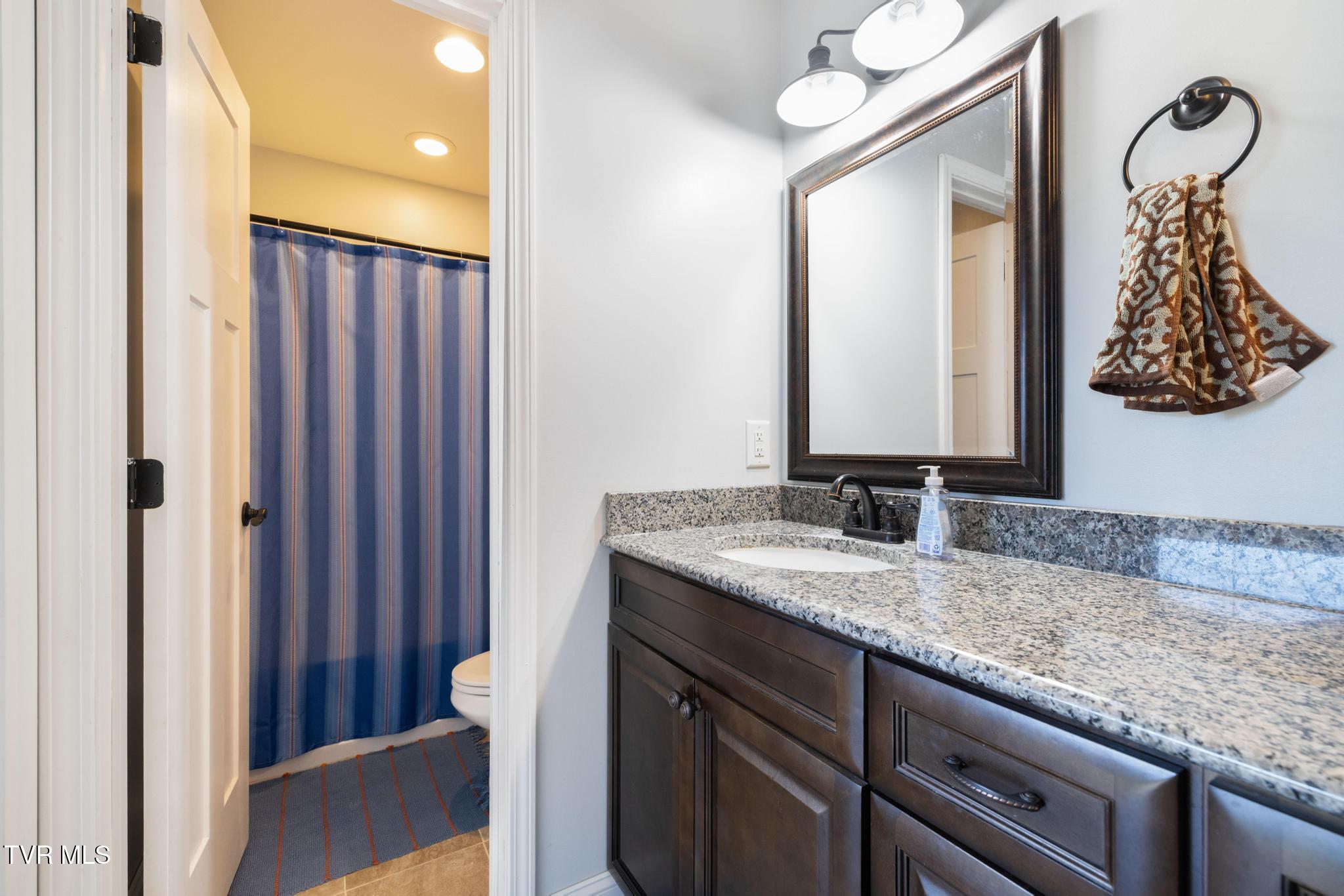 322 Arrowood Road Jonesborough, TN 37659 - Photo 39 of 58 Full bathroom 3