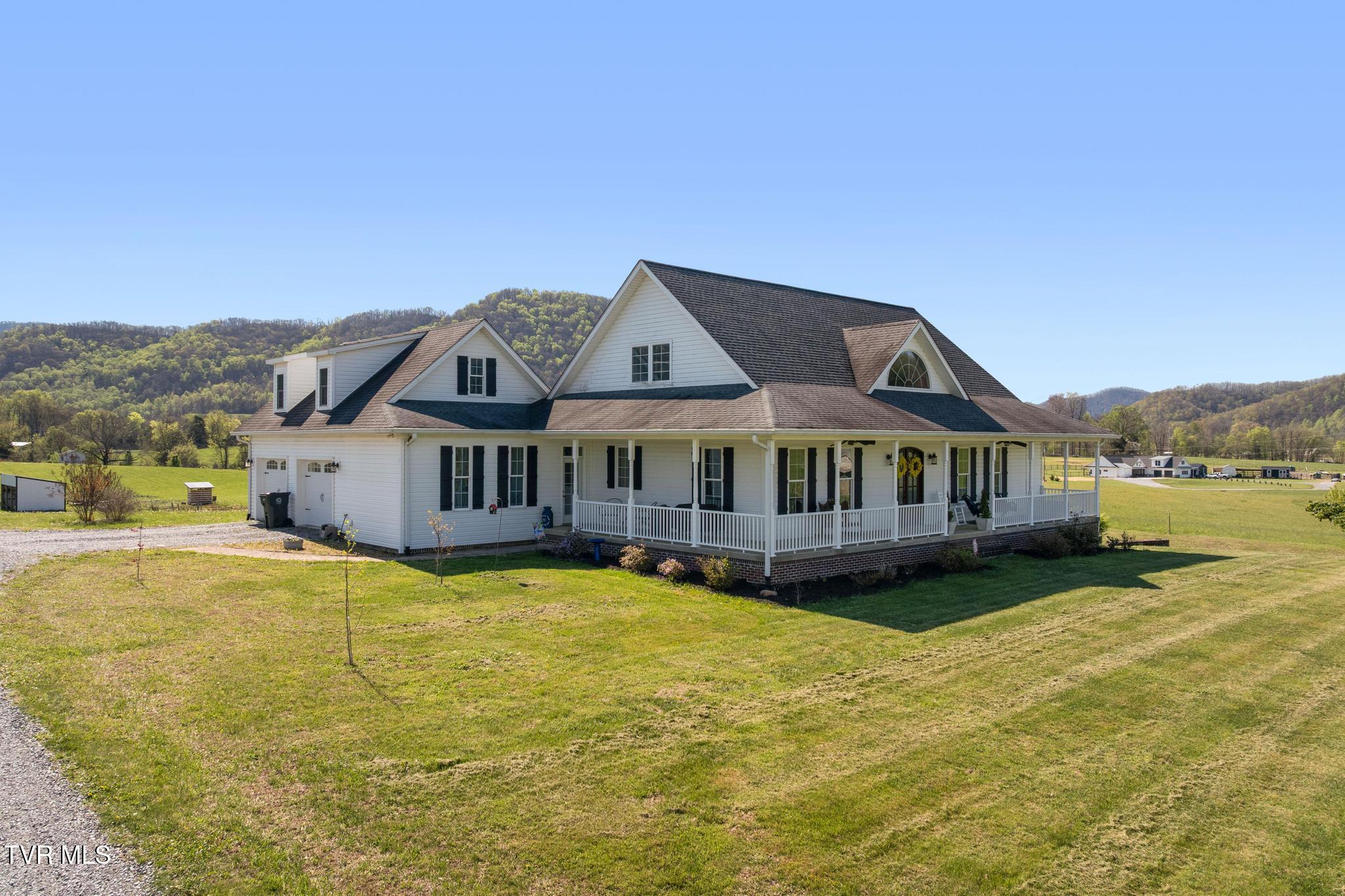 322 Arrowood Road Jonesborough, TN 37659 - Photo 4 of 58 Side view of home