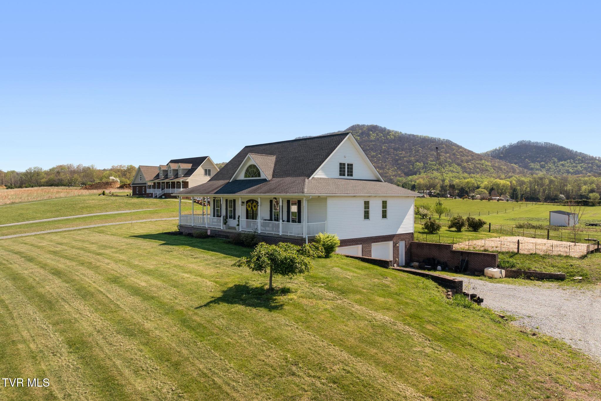 322 Arrowood Road Jonesborough, TN 37659 - Photo 5 of 58 Side view of home