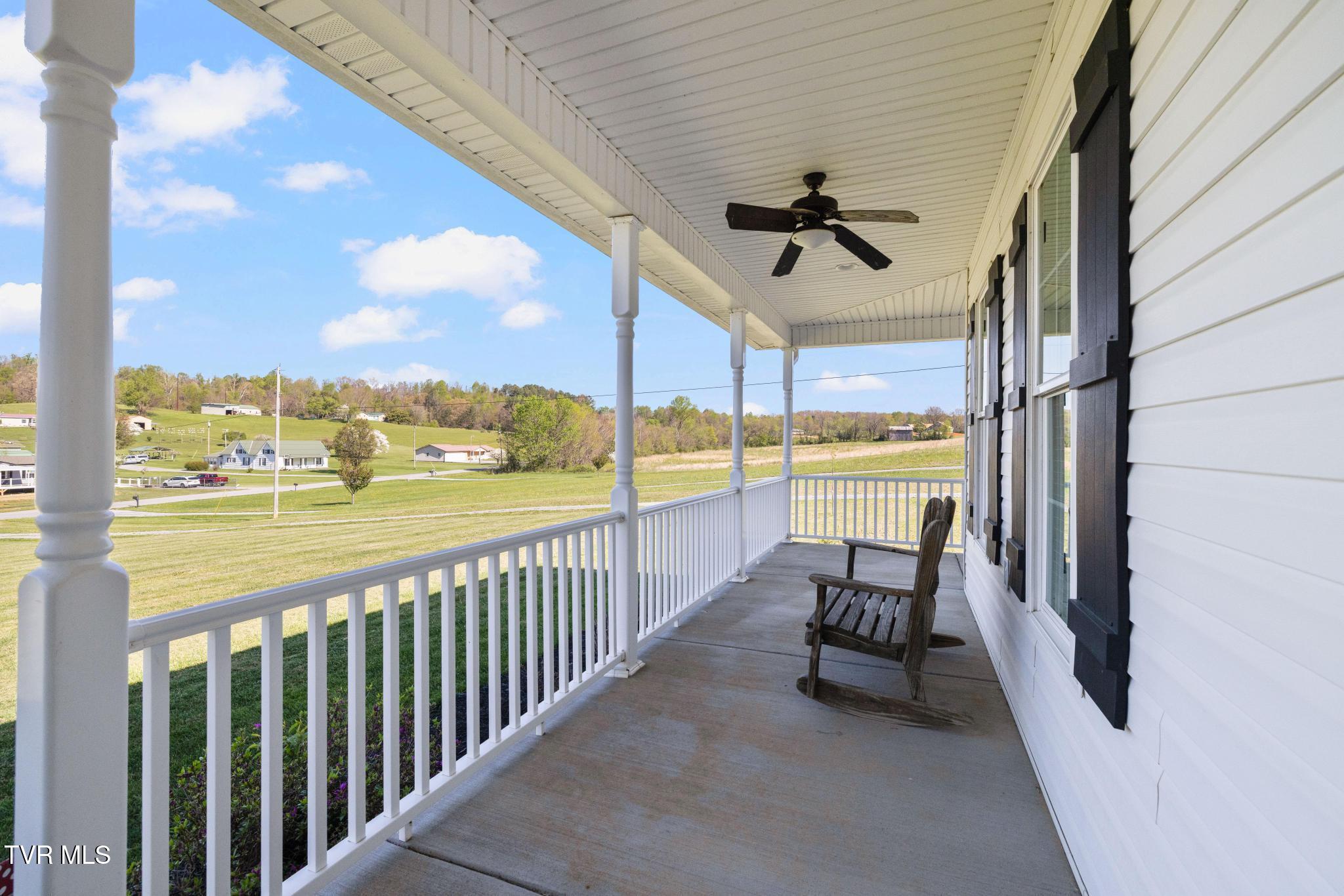 322 Arrowood Road Jonesborough, TN 37659 - Photo 7 of 58 Covered front porch
