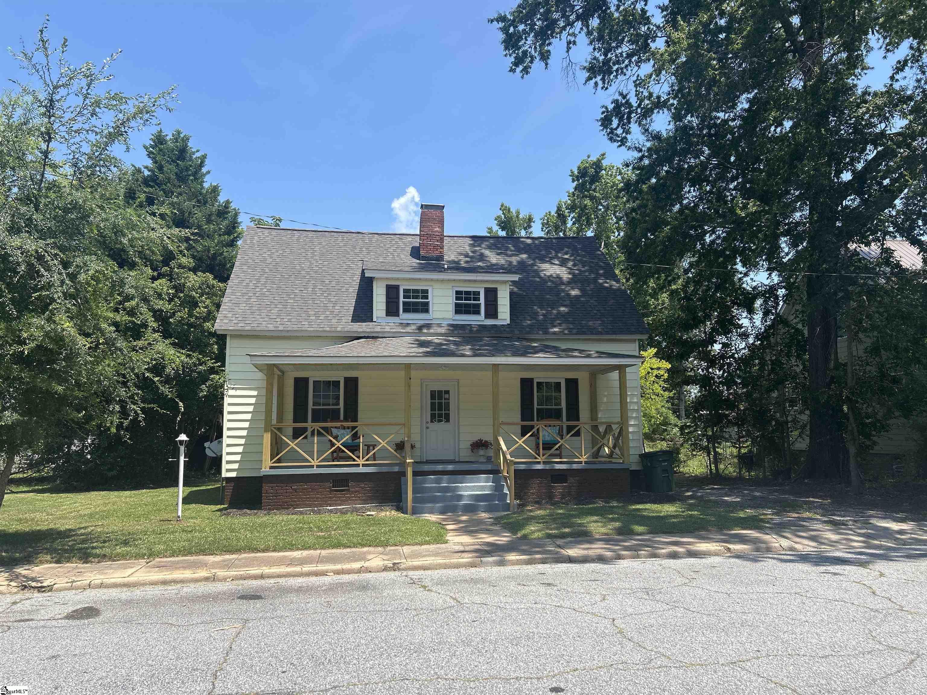 106 Washington Street Clinton, SC 29325 - Photo 2 of 32