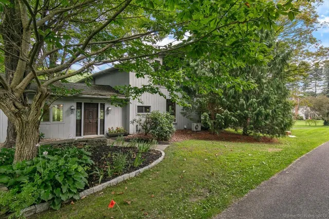 $649,000 | 94 Old Town Farm Road, Woodbury, CT 06798