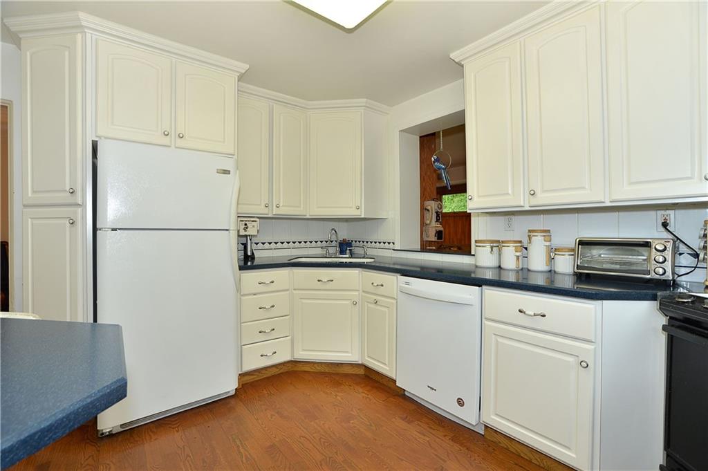 2856 Fernwald Road Pittsburgh, PA 15217 - Photo 12 of 24 Gallery Image 12