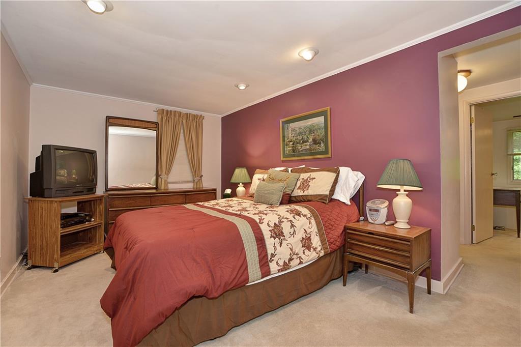 2856 Fernwald Road Pittsburgh, PA 15217 - Photo 13 of 24 Gallery Image 13
