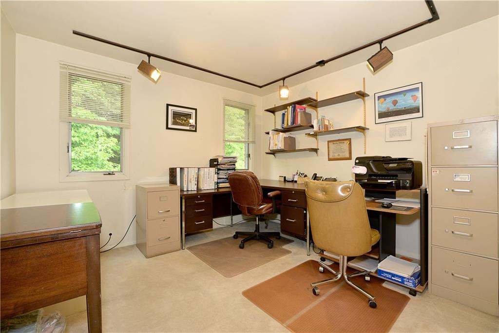 2856 Fernwald Road Pittsburgh, PA 15217 - Photo 14 of 24 Gallery Image 14