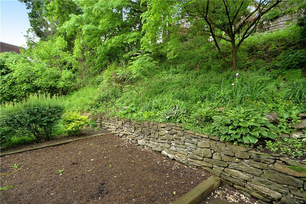 2856 Fernwald Road Pittsburgh, PA 15217 - Photo 22 of 24 Gallery Image 22