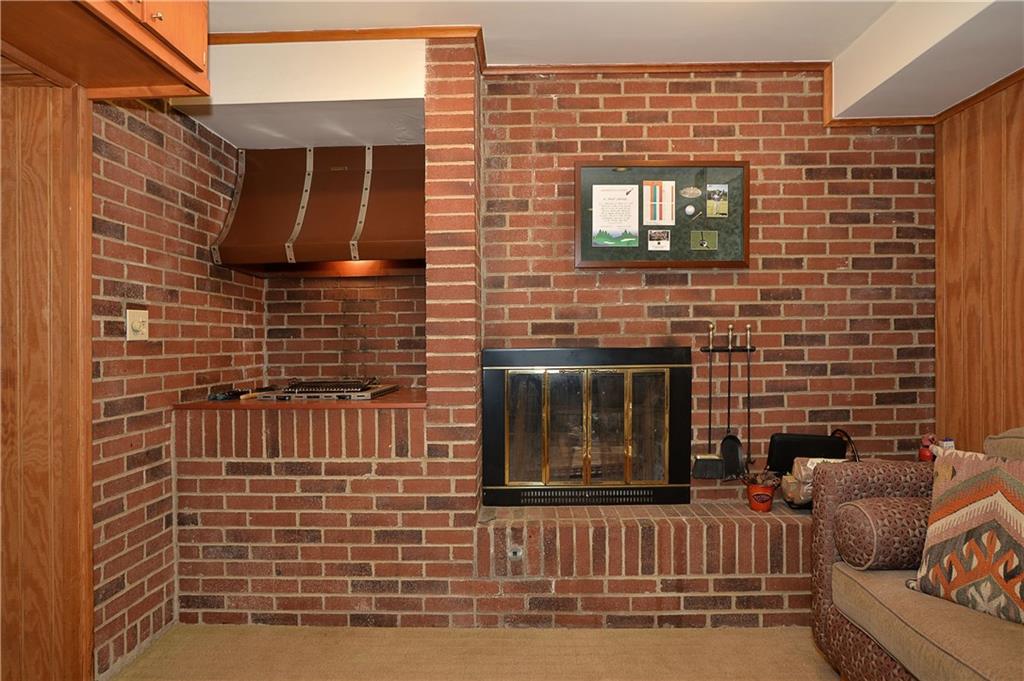 2856 Fernwald Road Pittsburgh, PA 15217 - Photo 6 of 24 Gallery Image 6