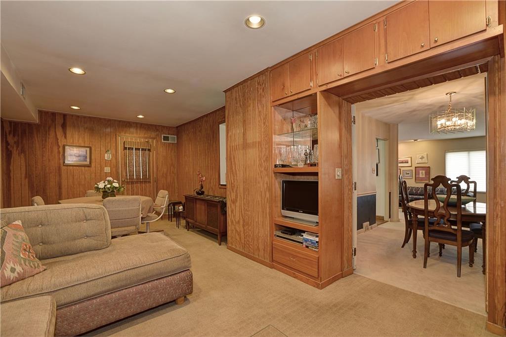 2856 Fernwald Road Pittsburgh, PA 15217 - Photo 9 of 24 Gallery Image 9