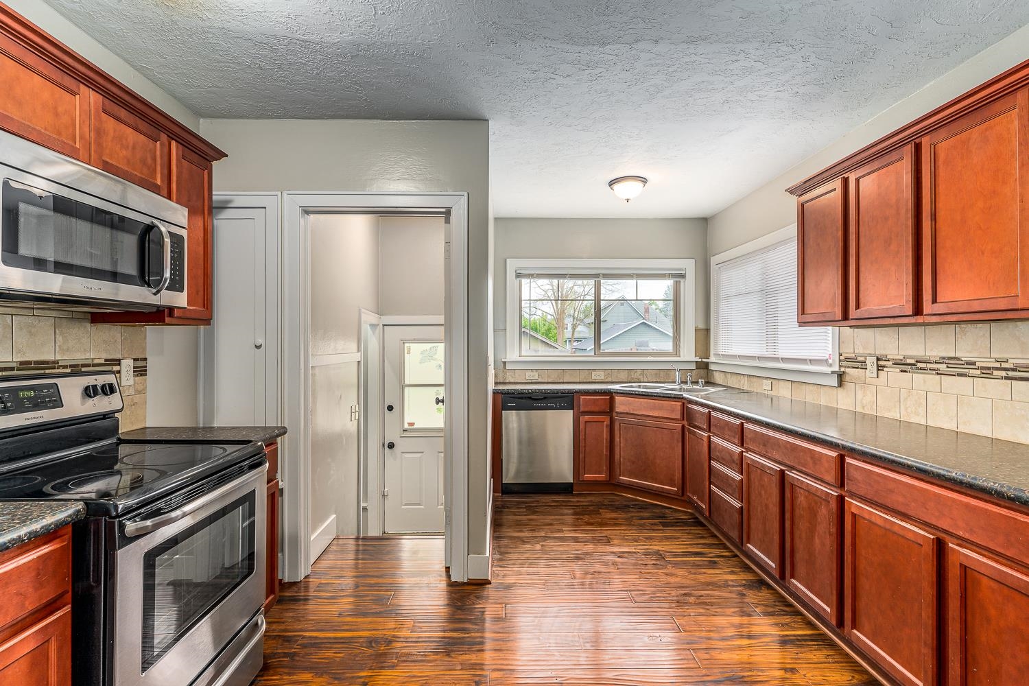 2509 West Sharp Avenue Spokane, WA 99201 - Photo 5 of 32