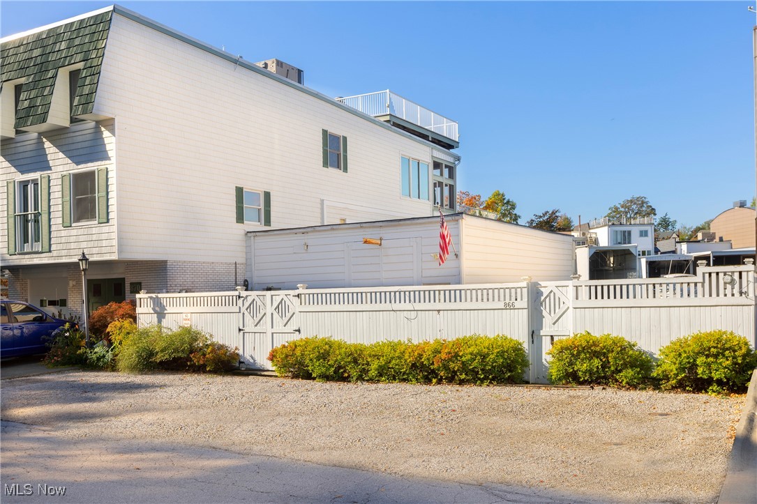 866-868 Beach Road Lakewood, OH 44107 - Photo 2 of 33