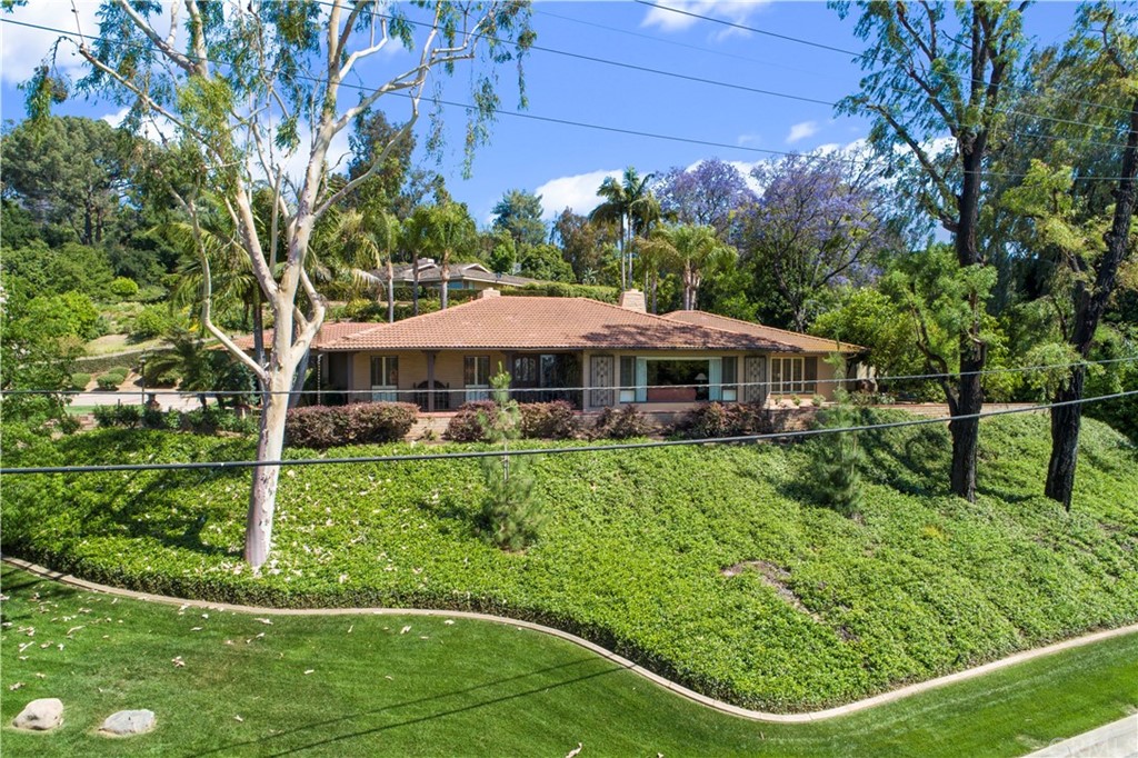 6800 Hawarden Drive Riverside, CA 92506 - Photo 4 of 57 a view of a house with backyard sitting area and garden