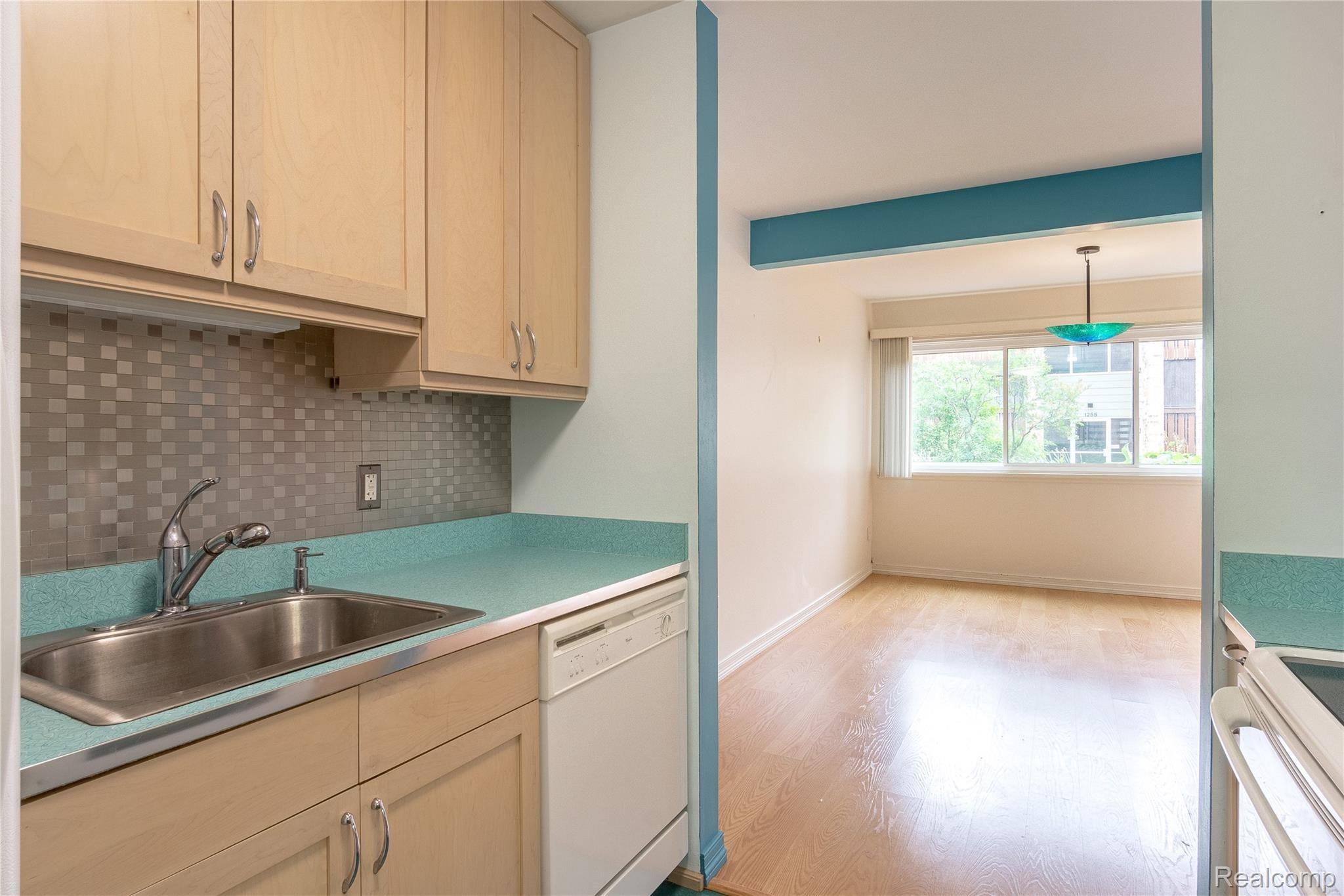 1245 South Maple Road, Unit 105 Ann Arbor, MI 48103 - Photo 7 of 22 Interiors (9 of 23).jpg