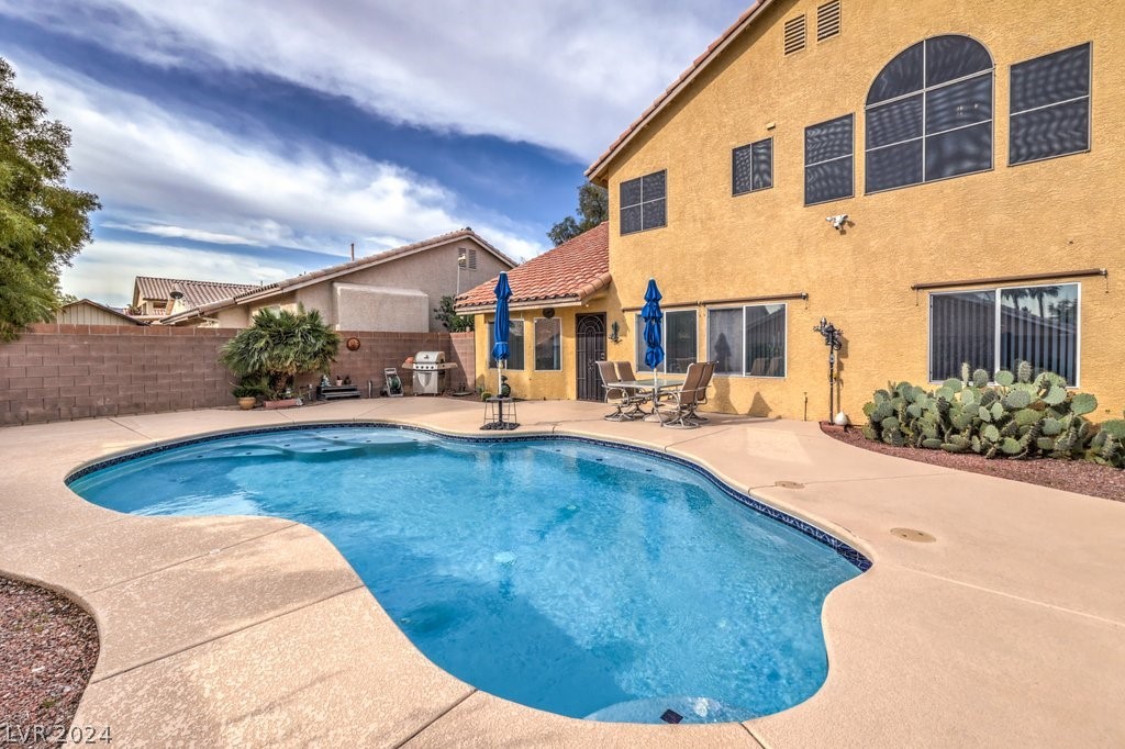 324 Forest Ridge Street Henderson, NV 89014 - Photo 2 of 25 Gallery Image 2