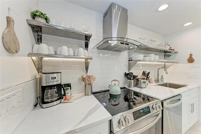 $2,495,000 | 116 Hammock Road, Anna Maria, FL 34216