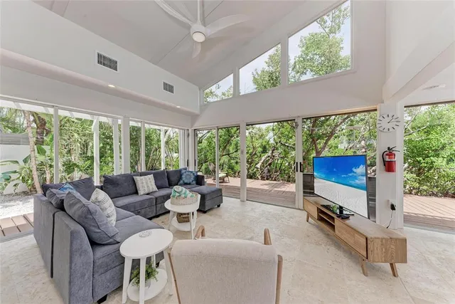 $2,495,000 | 116 Hammock Road, Anna Maria, FL 34216