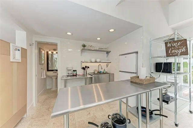 $2,495,000 | 116 Hammock Road, Anna Maria, FL 34216