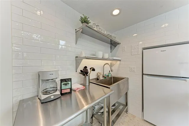 $2,495,000 | 116 Hammock Road, Anna Maria, FL 34216