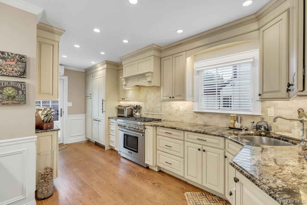 128 Stuart Street Lynbrook, NY 11563 - Photo 11 of 33