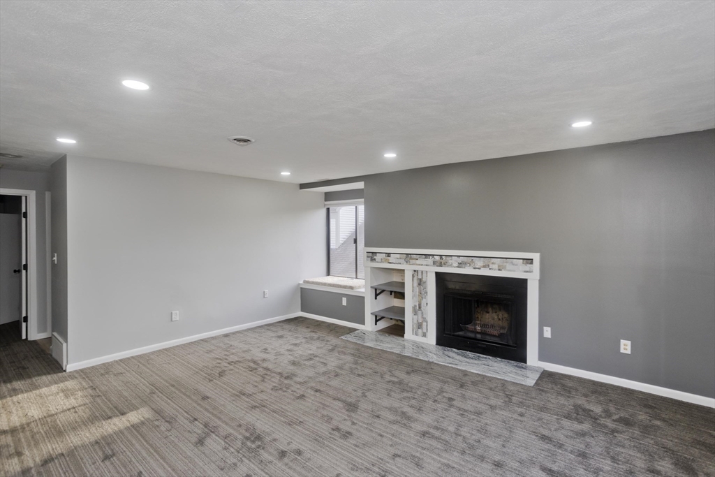 29 Concord Greene, Unit 2 Concord, MA 01742 - Photo 5 of 34