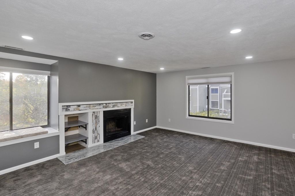 29 Concord Greene, Unit 2 Concord, MA 01742 - Photo 6 of 34