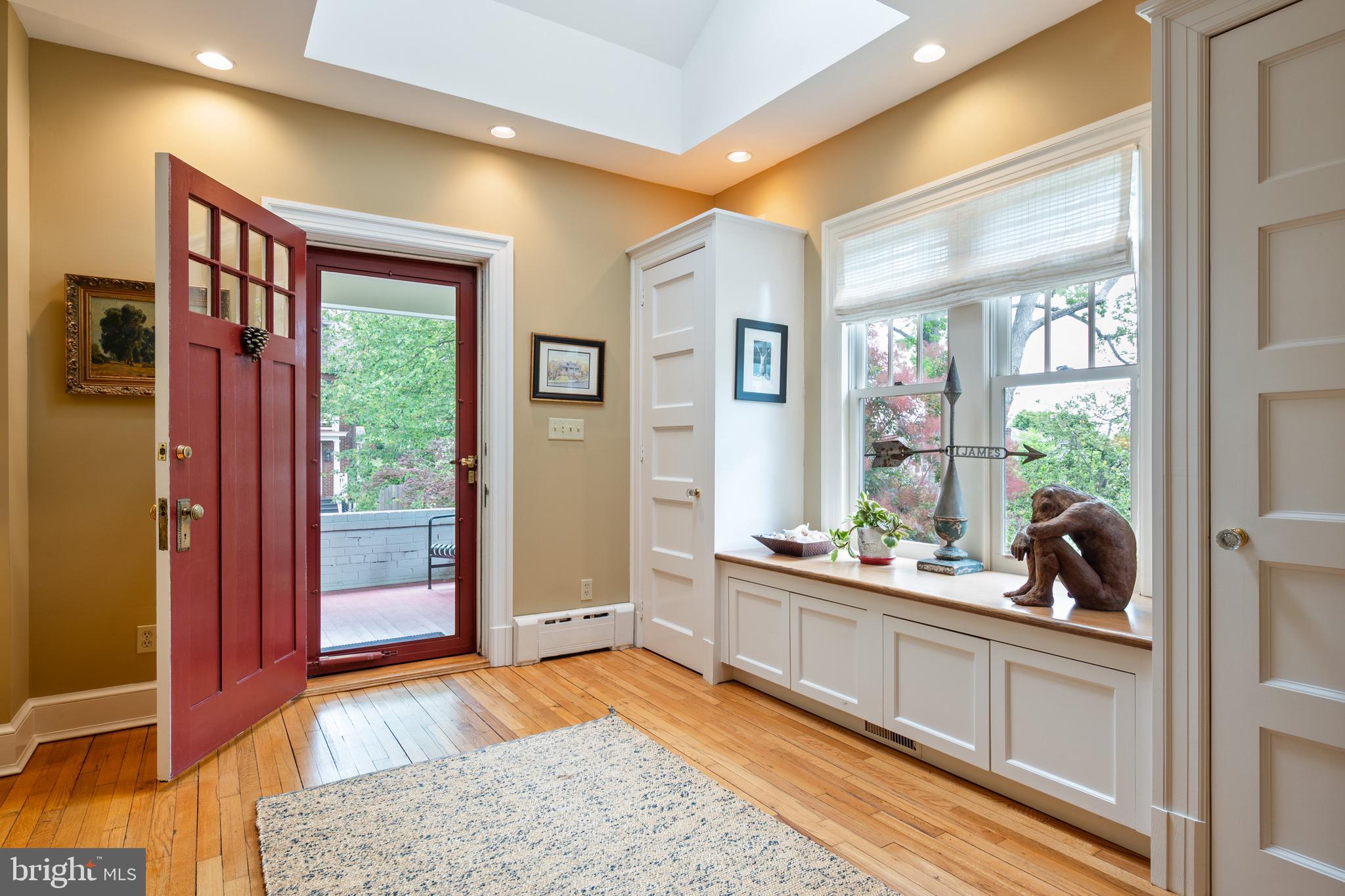 120 West Maple Street Alexandria, VA 22301 - Photo 12 of 100 Grand entry with double coat closets and built-ins
