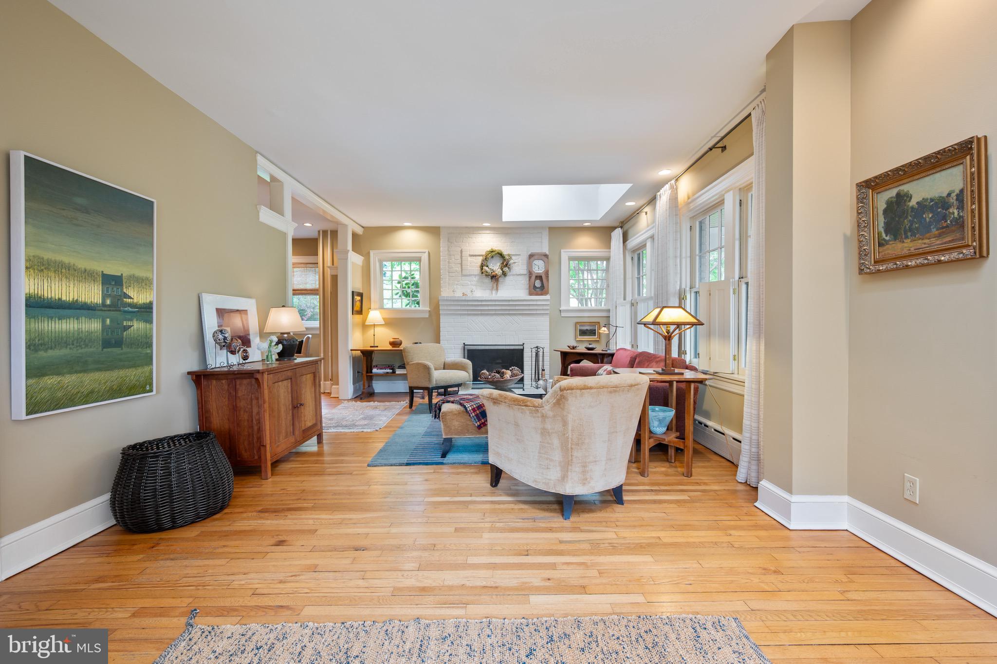 120 West Maple Street Alexandria, VA 22301 - Photo 13 of 100 a living room with furniture and a fireplace