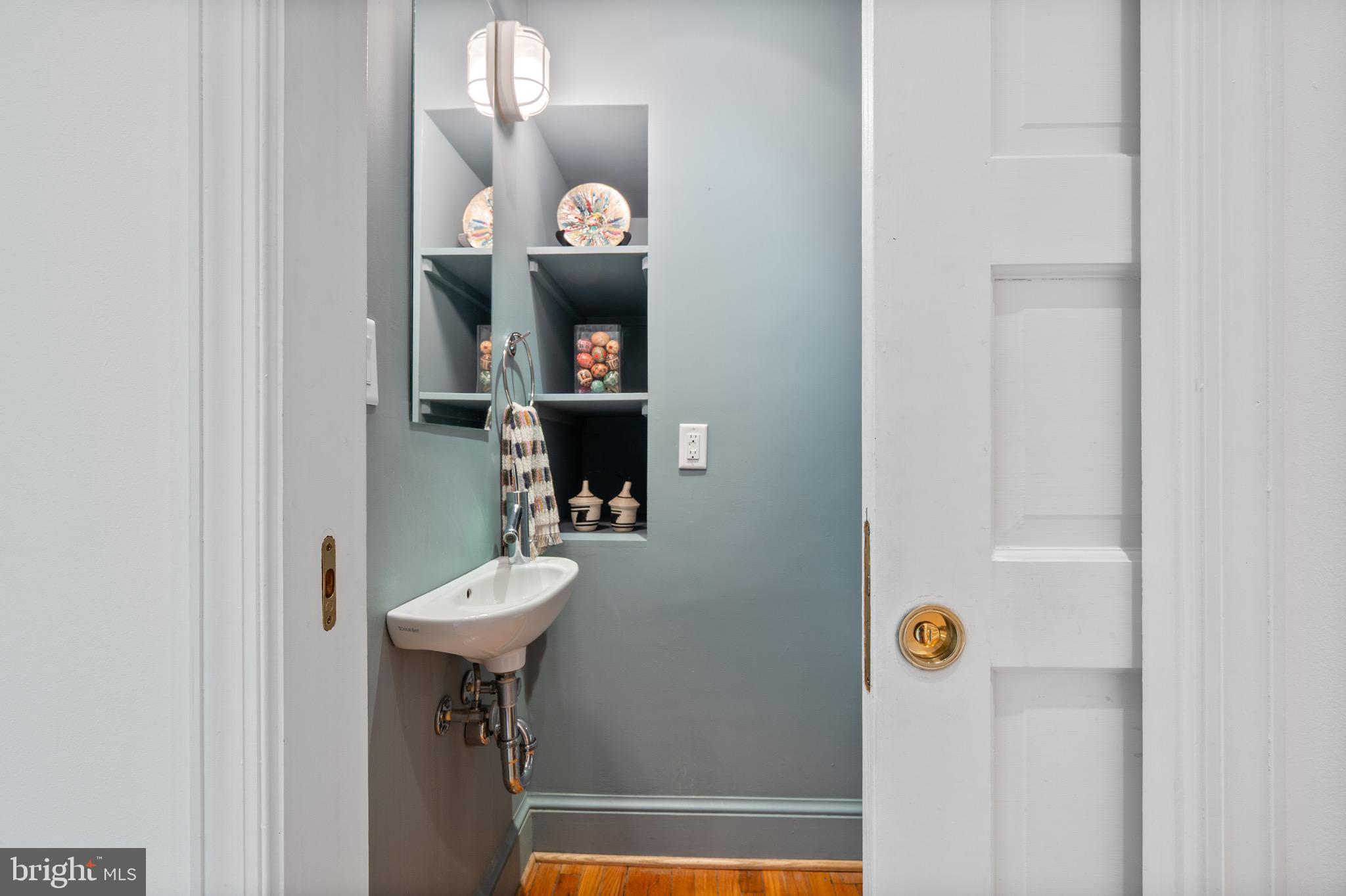 120 West Maple Street Alexandria, VA 22301 - Photo 30 of 100 a bathroom with a sink and a mirror