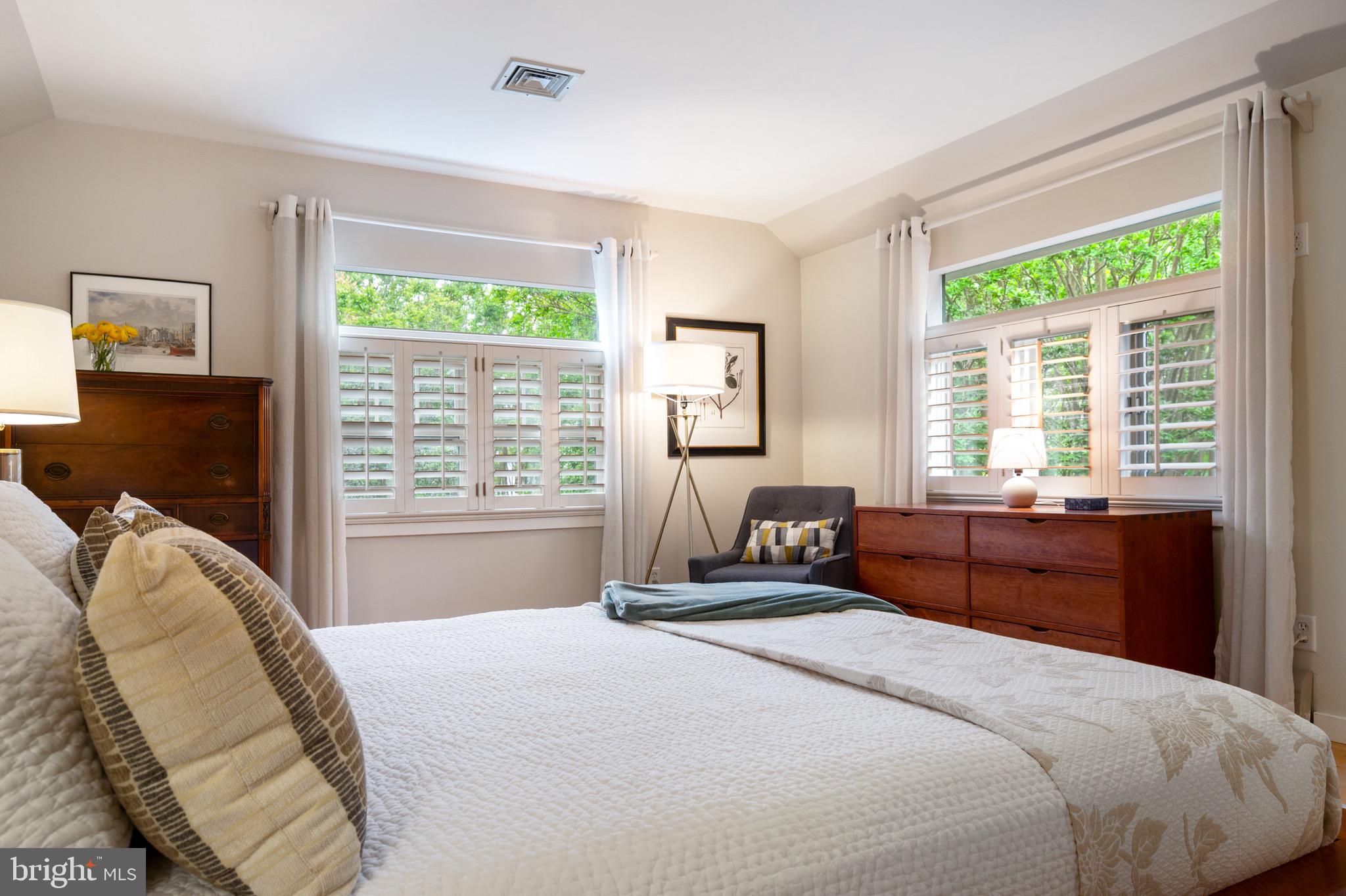 120 West Maple Street Alexandria, VA 22301 - Photo 54 of 100 a bedroom with a bed and a window