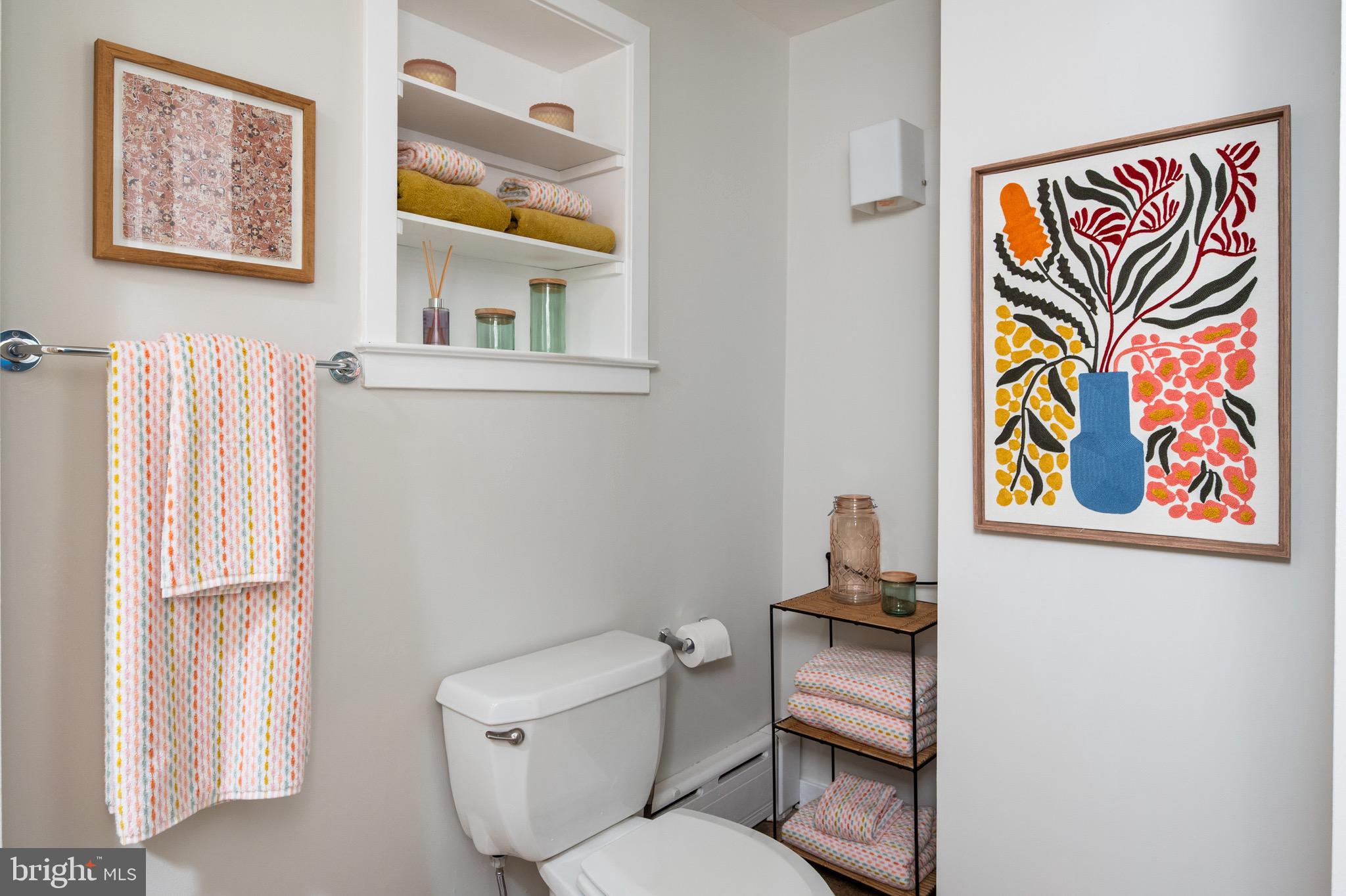 120 West Maple Street Alexandria, VA 22301 - Photo 71 of 100 a bathroom with a toilet and a sink