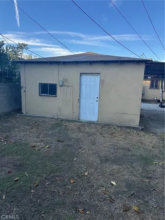 a front view of house with backyard