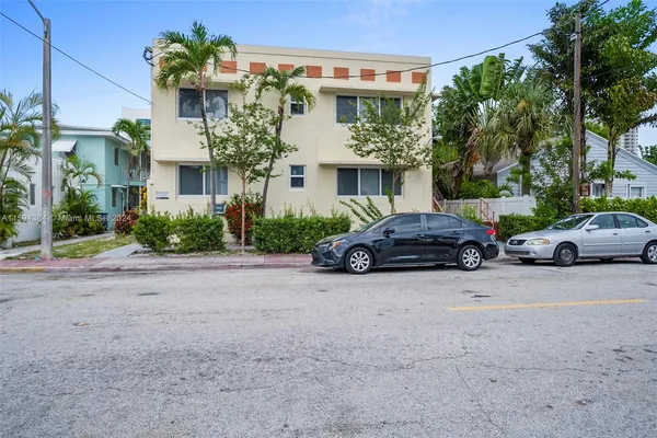 a car parked in front of white house