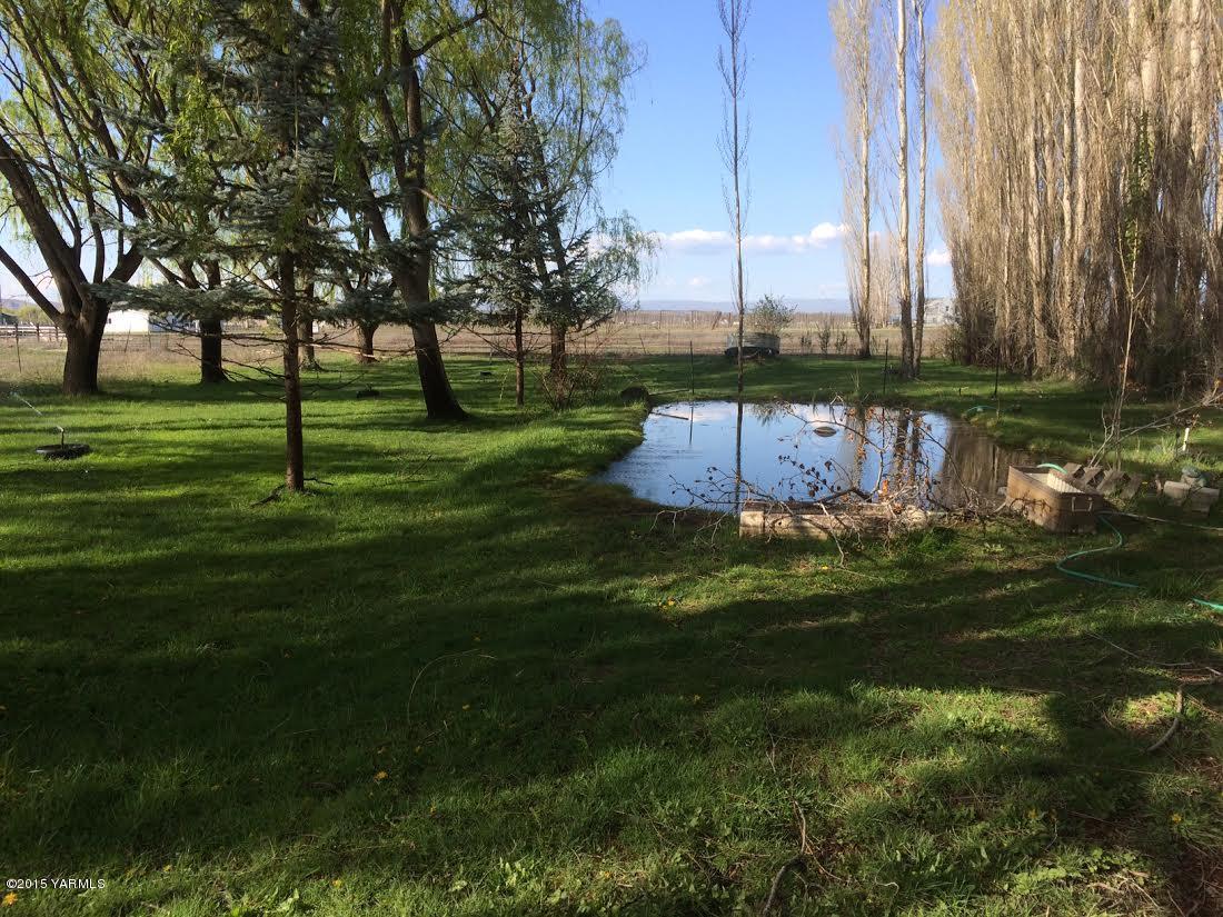 3930 Midvale Road Mabton, WA 98935 - Photo 6 of 8 a garden with trees in the background