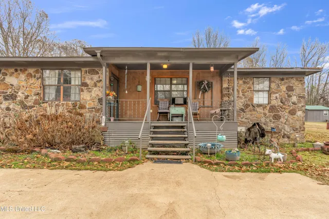 $550,000 | 6036 Mudline Road, Enid, MS 38927