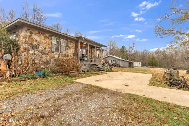 $550,000 | 6036 Mudline Road, Enid, MS 38927