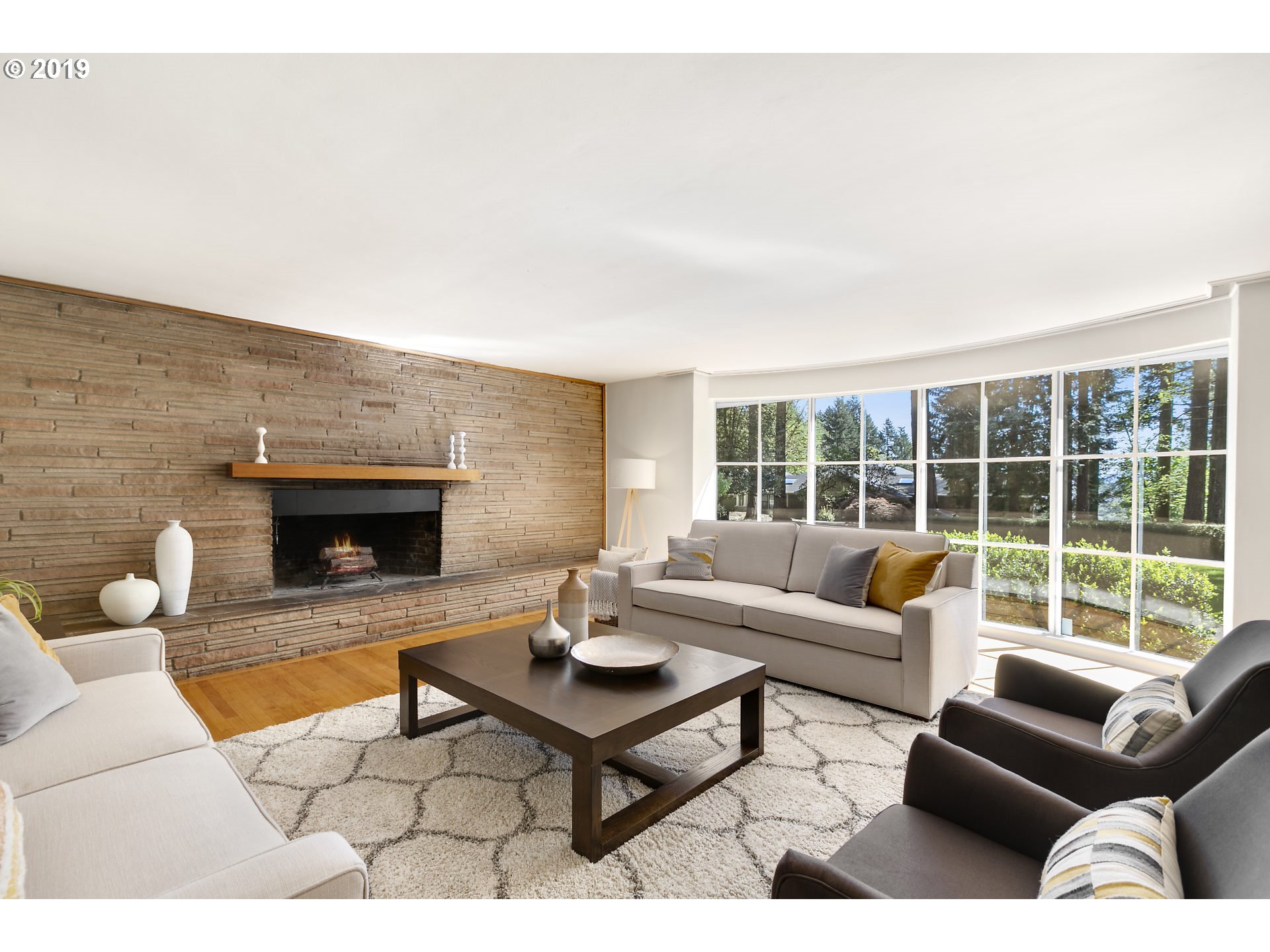 295 Southwest Birdshill Road Portland, OR 97219 - Photo 2 of 26 Living Room