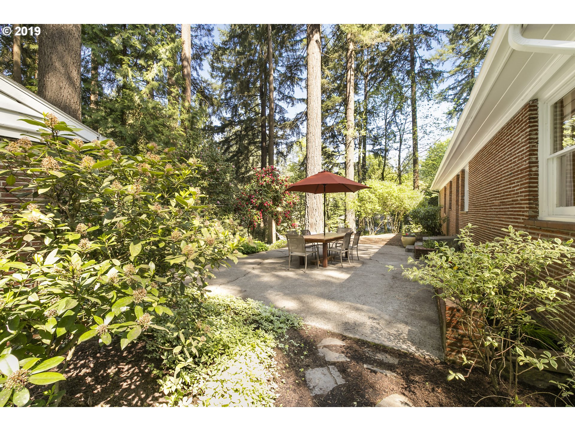 295 Southwest Birdshill Road Portland, OR 97219 - Photo 23 of 26 Yard