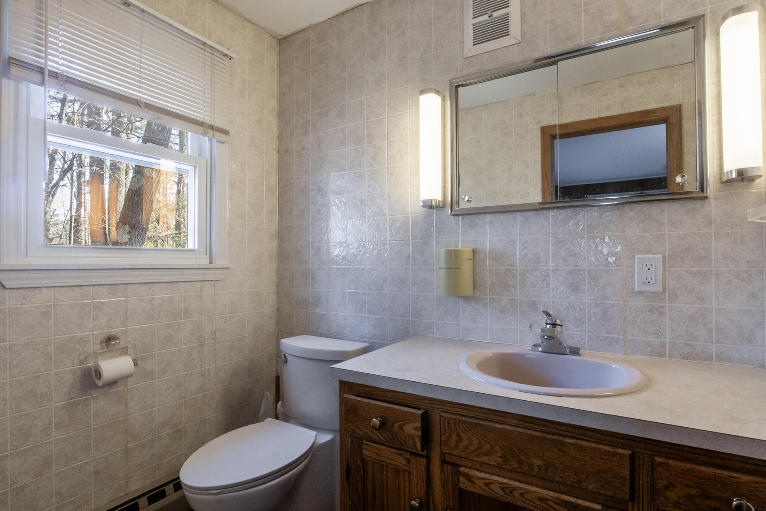 157 Silver Lane Limerick, ME 04048 - Photo 23 of 29 Silver full bath