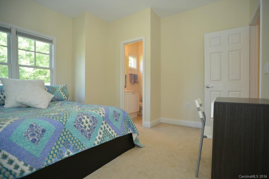 733 Grandin Road Charlotte, NC 28208 - Photo 16 of 18 Gallery Image 16