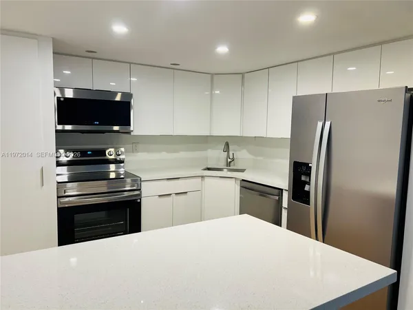 $3,150 | 2333 Brickell Avenue, Unit 308, Miami, FL 33129