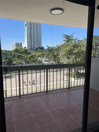 $3,150 | 2333 Brickell Avenue, Unit 308, Miami, FL 33129