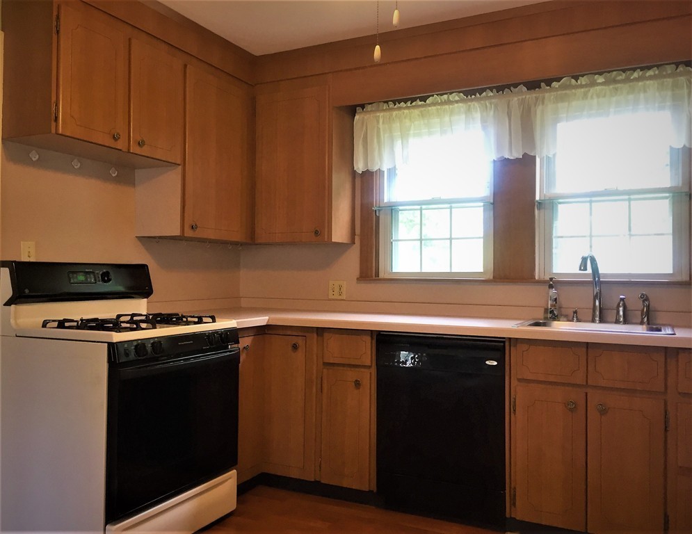 29 Wampatuck Road Braintree, MA 02184 - Photo 4 of 16 Gallery Image 4