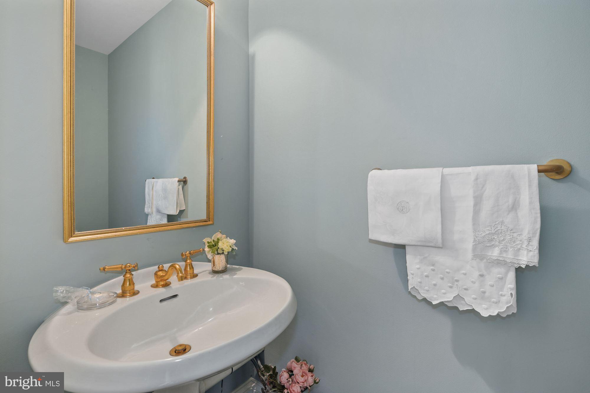 2750 Q Street Northwest Washington, DC 20007 - Photo 23 of 41 Powder room