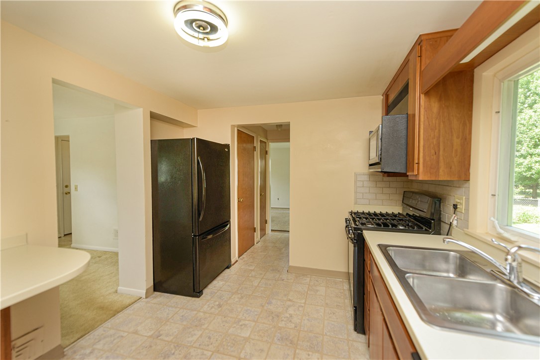 200 Colonial Drive Webster, NY 14580 - Photo 11 of 37