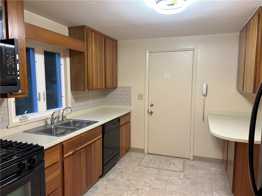 200 Colonial Drive Webster, NY 14580 - Photo 12 of 37