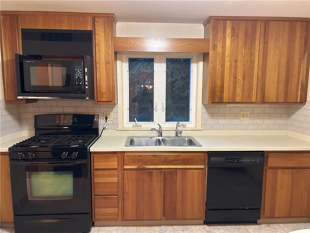 200 Colonial Drive Webster, NY 14580 - Photo 13 of 37