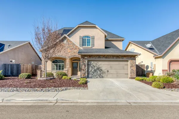 $550,000 | 3341 North Pearwood Avenue, Fresno, CA 93727