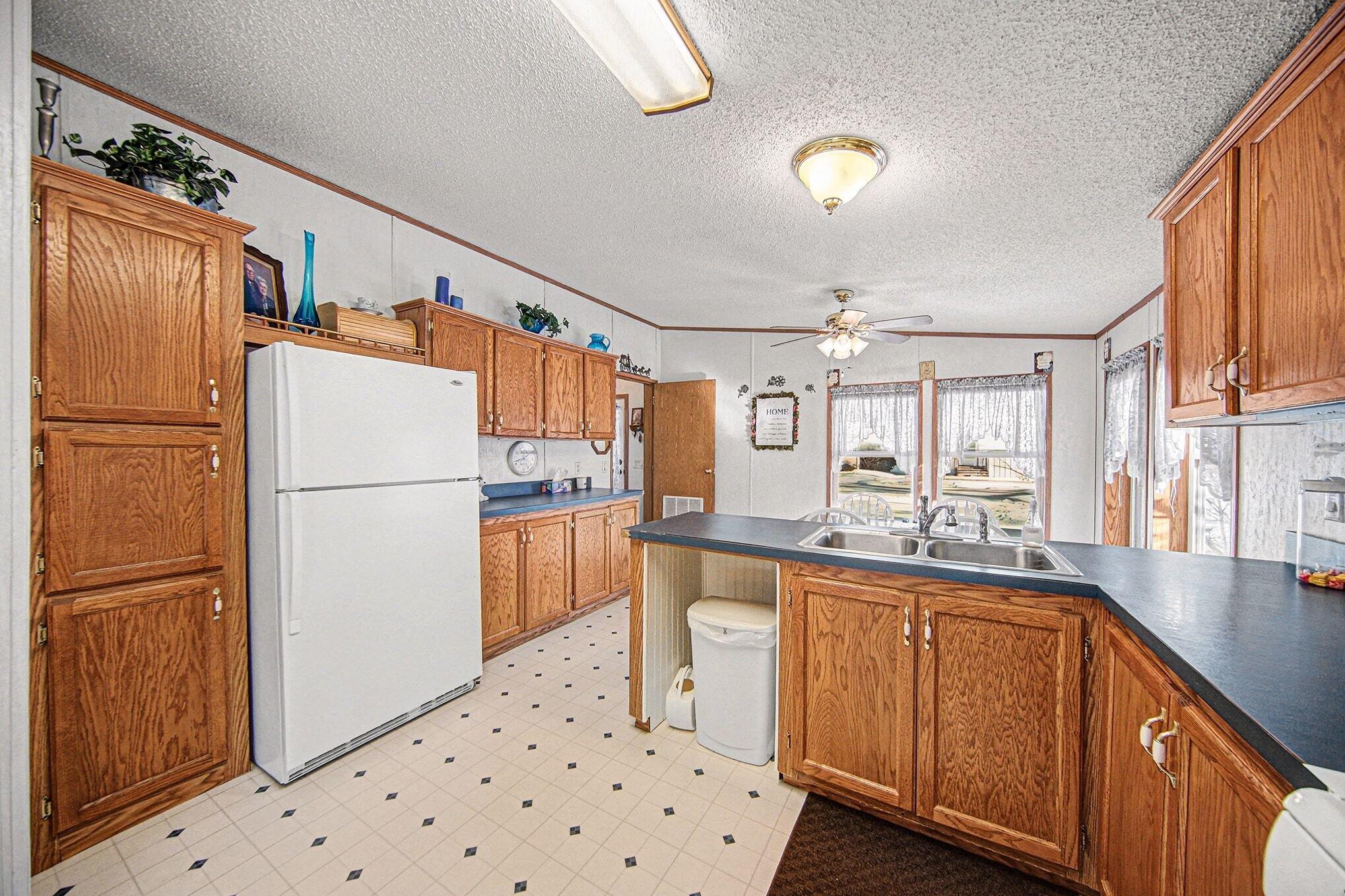 406 21st Street Jackson, MI 49203 - Photo 4 of 28 010_file_8096